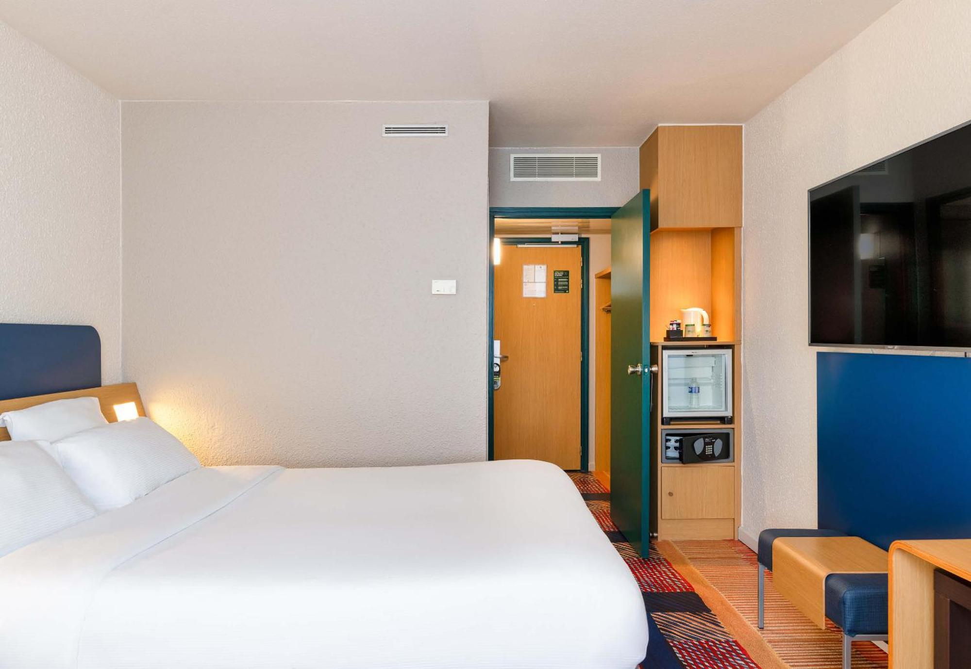 B&B Hotel Lyon Nord 4 Etoiles 达迪利 客房 照片